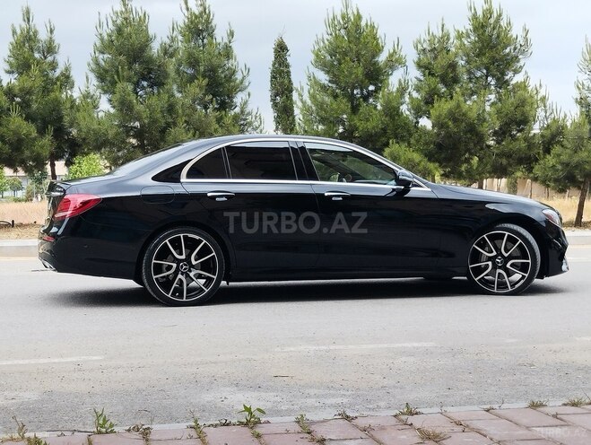 Mercedes E 300 4MATIC-4