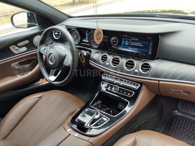 Mercedes E 300 4MATIC-10