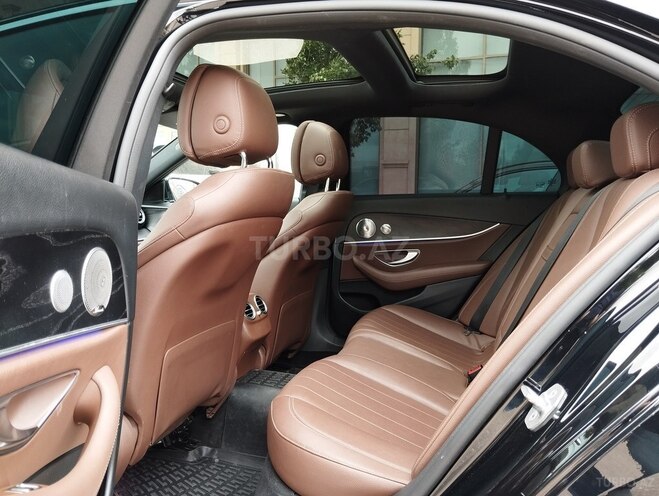 Mercedes E 300 4MATIC-15