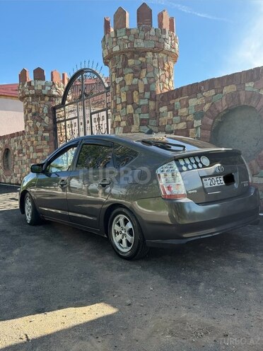 Toyota Prius-4