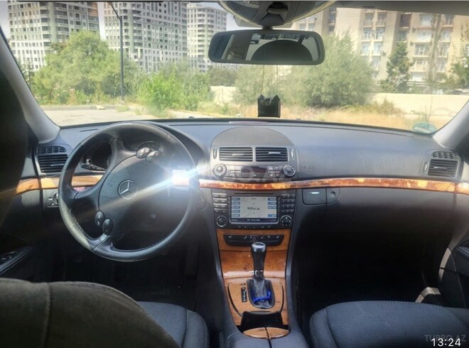 Mercedes E 220-17