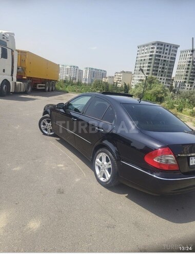 Mercedes E 220-11