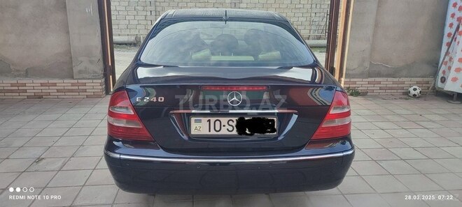 Mercedes E 240-4