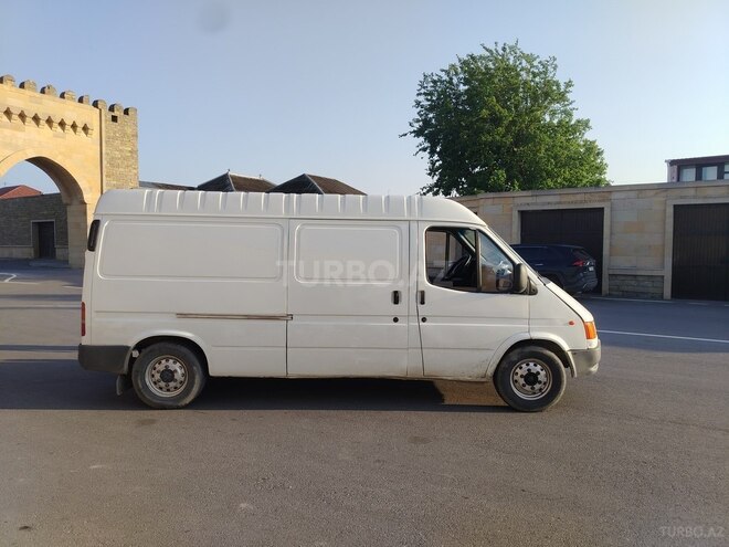 Ford Transit-4