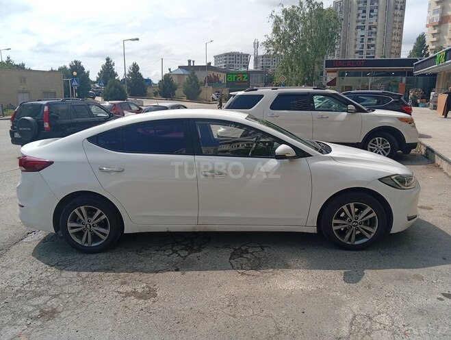 Hyundai Avante-3