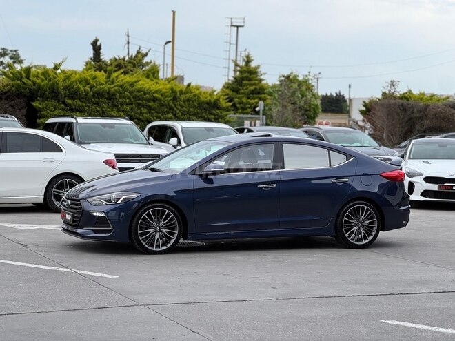 Hyundai Elantra-11