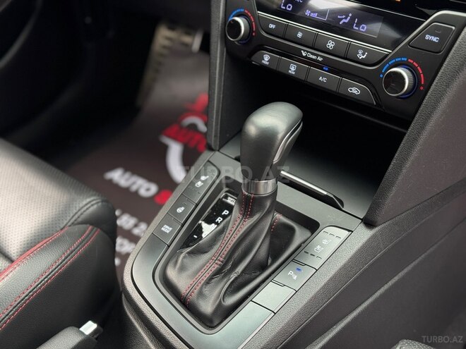 Hyundai Elantra-22