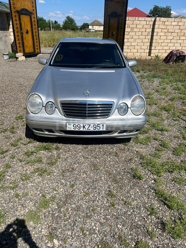 Mercedes E 240-1