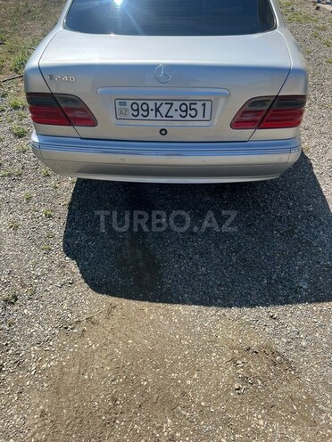 Mercedes E 240-3