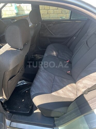Mercedes E 240-8