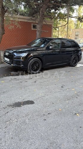 Audi Q7-5