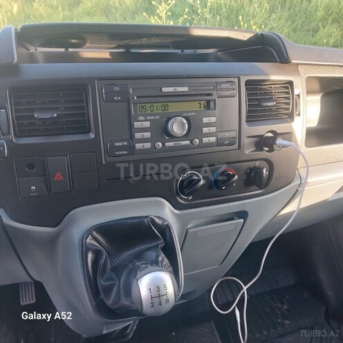 Ford Transit-12