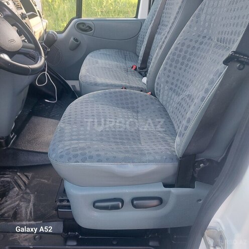 Ford Transit-14