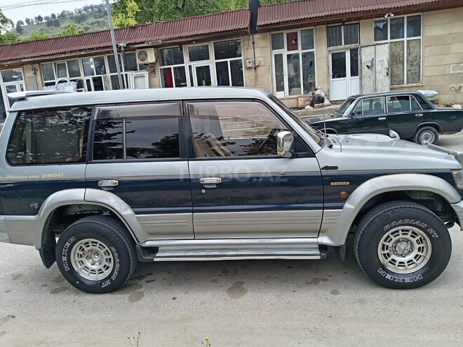 Mitsubishi Pajero-2