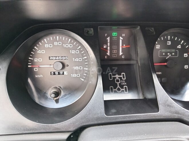 Mitsubishi Pajero-5
