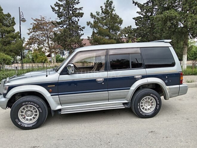 Mitsubishi Pajero-4