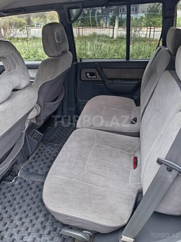 Mitsubishi Pajero-8