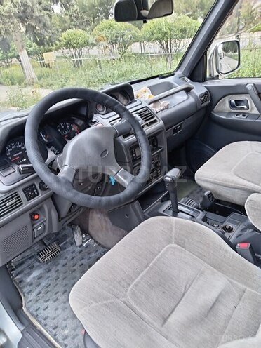 Mitsubishi Pajero-9