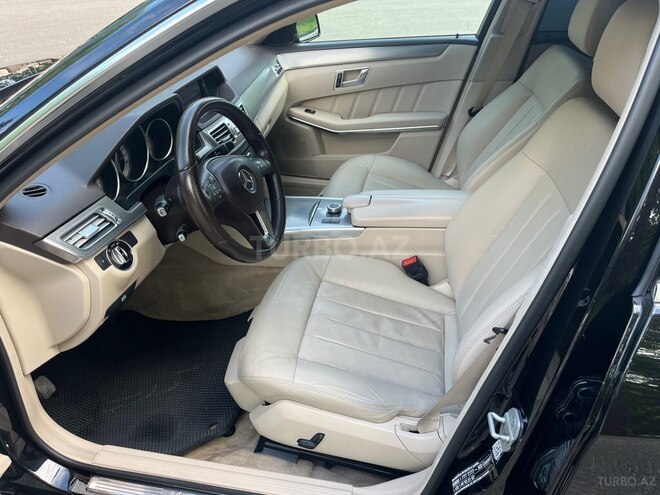 Mercedes E 220-11