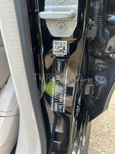 Mercedes E 220-12