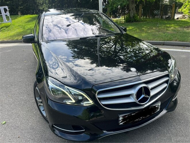 Mercedes E 220-21