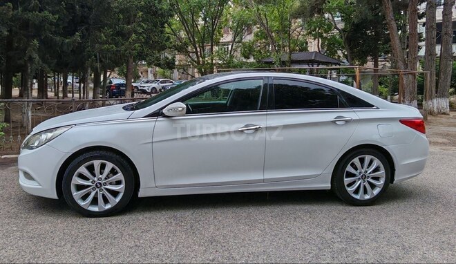 Hyundai Sonata-4