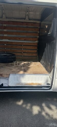 Ford Transit-10