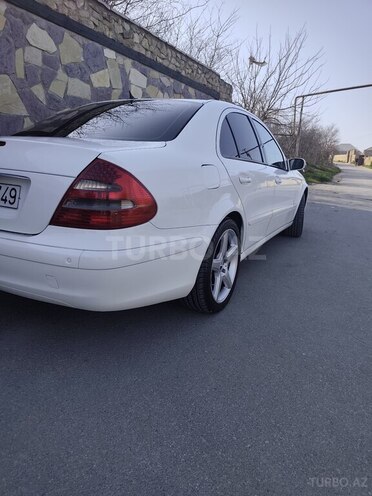 Mercedes E 200-2
