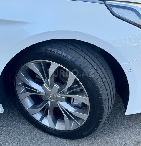 Hyundai Sonata-12