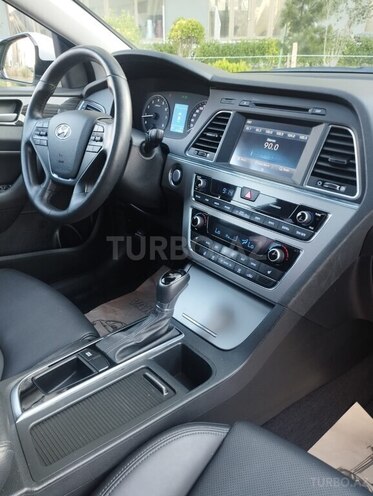 Hyundai Sonata-19