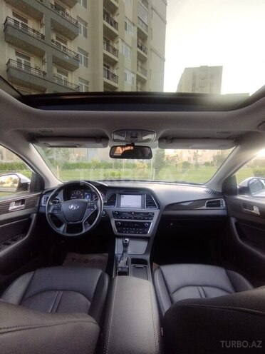 Hyundai Sonata-16
