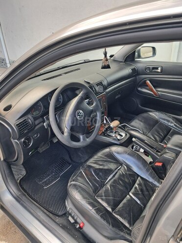 Volkswagen Passat-8