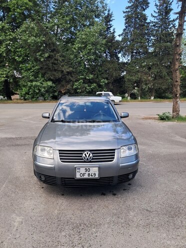 Volkswagen Passat-1