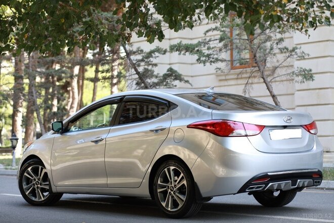 Hyundai Elantra-3