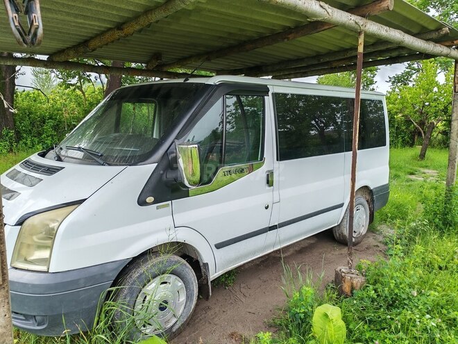 Ford Transit-2