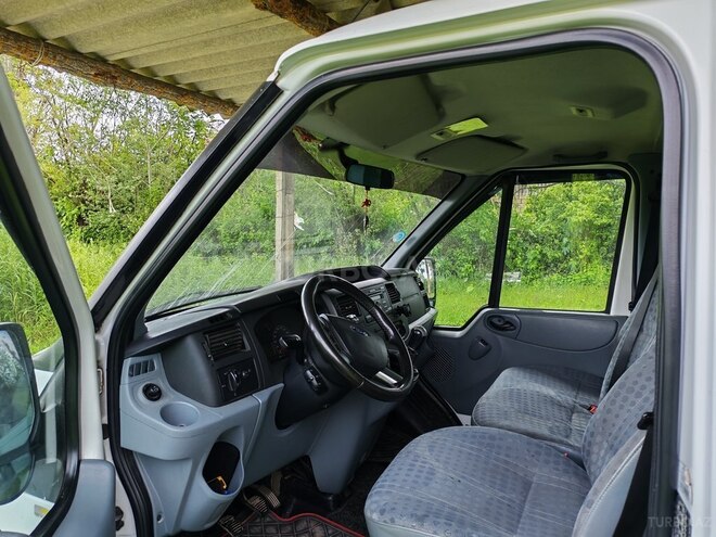 Ford Transit-3