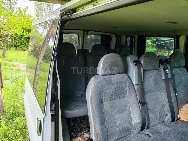 Ford Transit-4
