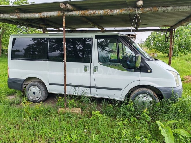 Ford Transit-6