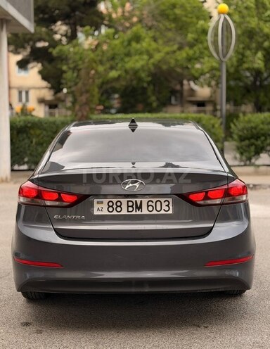 Hyundai Elantra-7