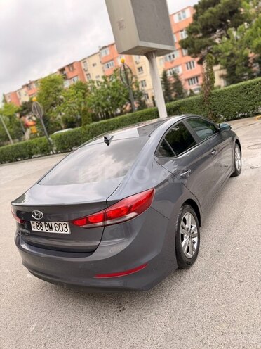 Hyundai Elantra-6