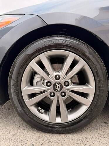 Hyundai Elantra-9