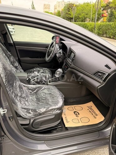 Hyundai Elantra-17