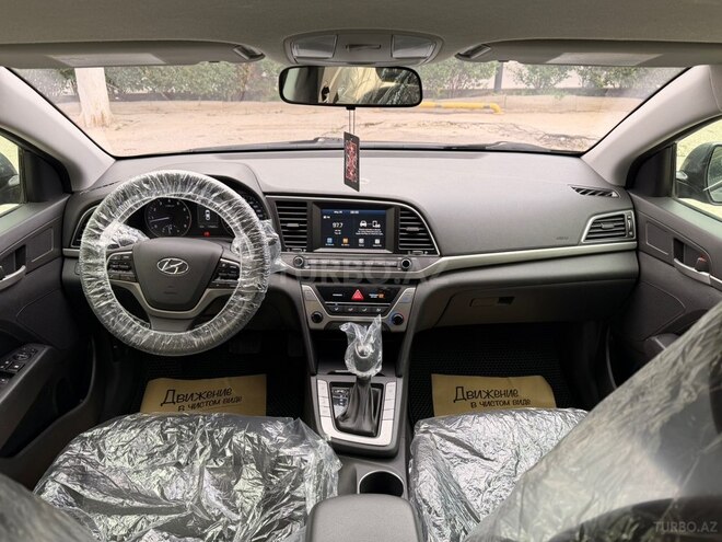 Hyundai Elantra-14