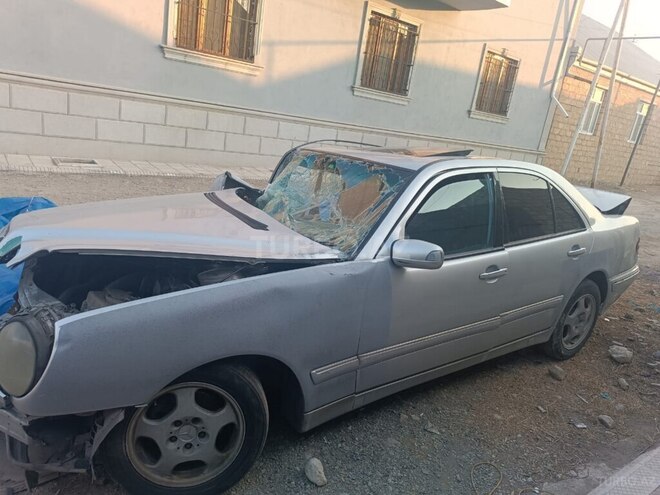 Mercedes E 220-2
