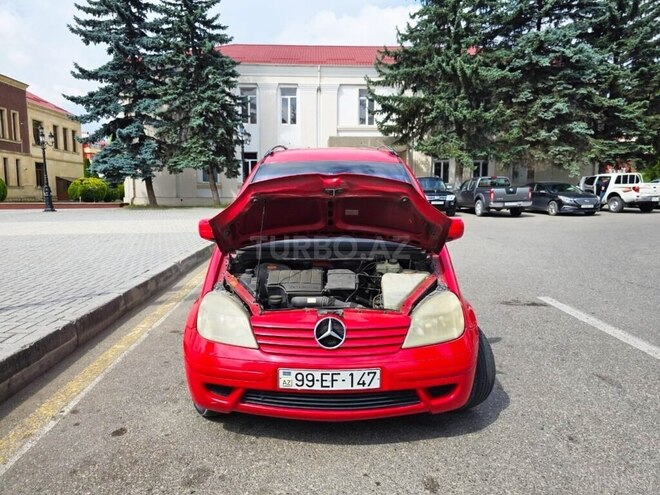 Mercedes Vaneo-1