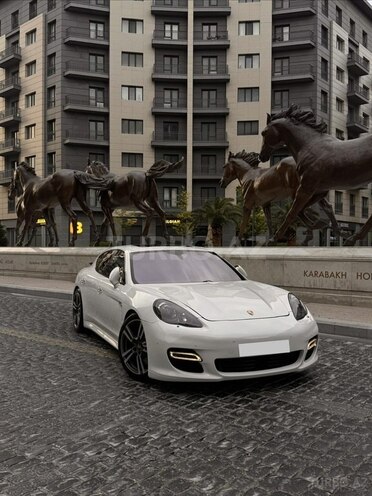 Porsche Panamera Turbo-1