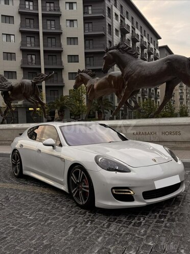 Porsche Panamera Turbo-3