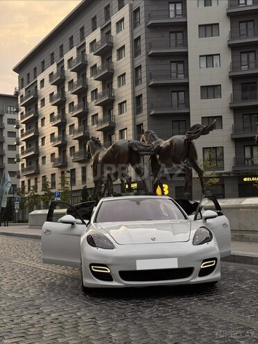 Porsche Panamera Turbo-8