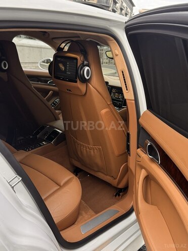 Porsche Panamera Turbo-13
