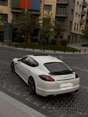 Porsche Panamera Turbo-6